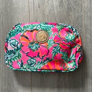 Lilly Pulitzer floral cross body / fanny pack new in package